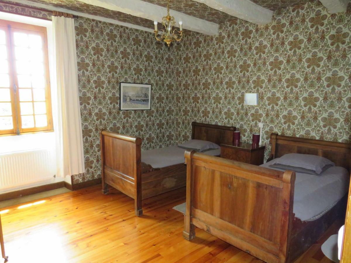 Le Presbytère De Montaigut Hébergement de vacances *